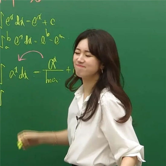 韩国美女数学老师朱睿知 她上课的时候人很多(图3)