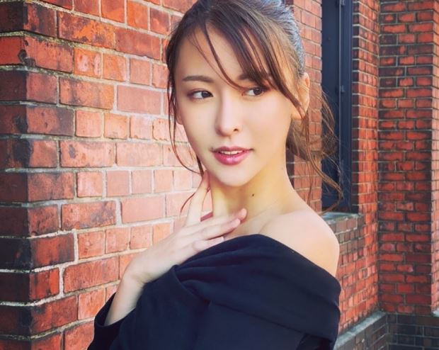奈月塞娜是谁 她的个子好高呀(图3)