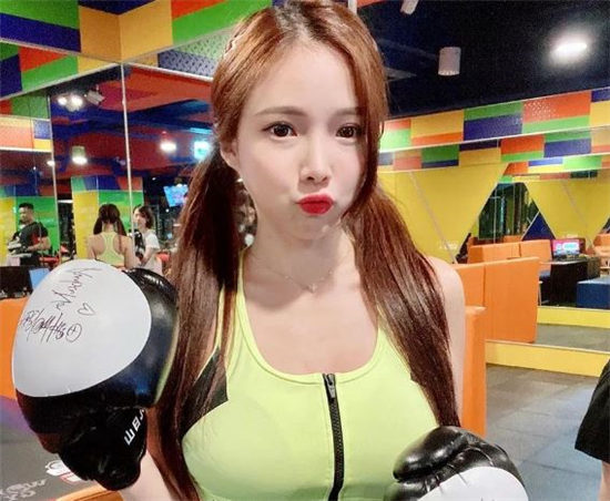 蓝星蕾(Amber Na)是谁 她是一位漂亮的DJ哟(图3)