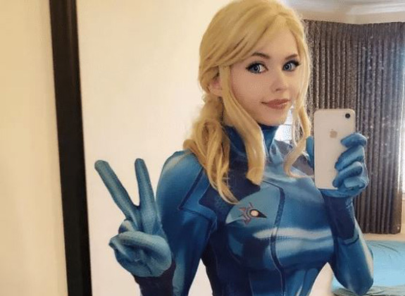 Amouranth(Kaitlyn Siragusa)是谁 为什么被称为最火女主播(图2)