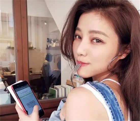 许路儿是谁 你不可能猜到她的年纪(图1)