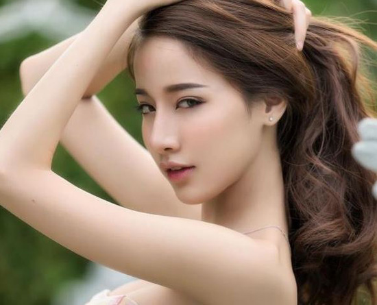 泰国网红Mook Pichana Yoosuk还是个美女学霸哟(图1)