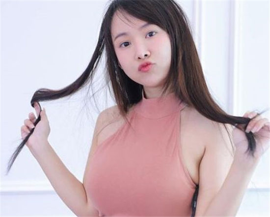 虎牙妹munkaw个人资料 皮肤真的很水灵(图1)