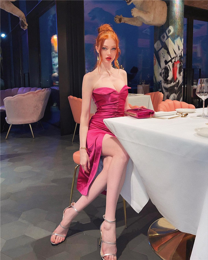 俄罗斯美女网红Angelina Michelle真的好像一个芭比娃娃(图2)