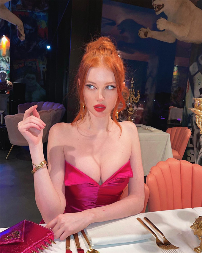 俄罗斯美女网红Angelina Michelle真的好像一个芭比娃娃(图3)