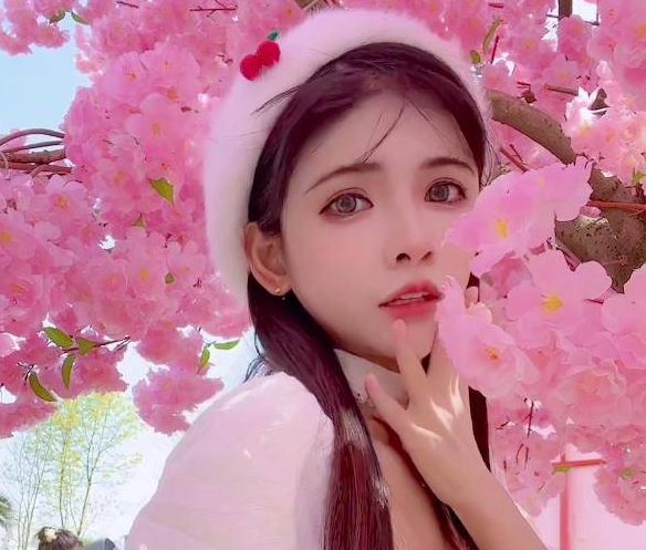 狗头萝莉转型当美妆博主 你怎么看(图2)