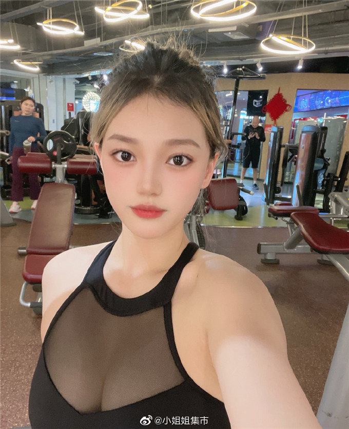 健身美女博主“不是宋硕” 你觉得怎么样(图1)