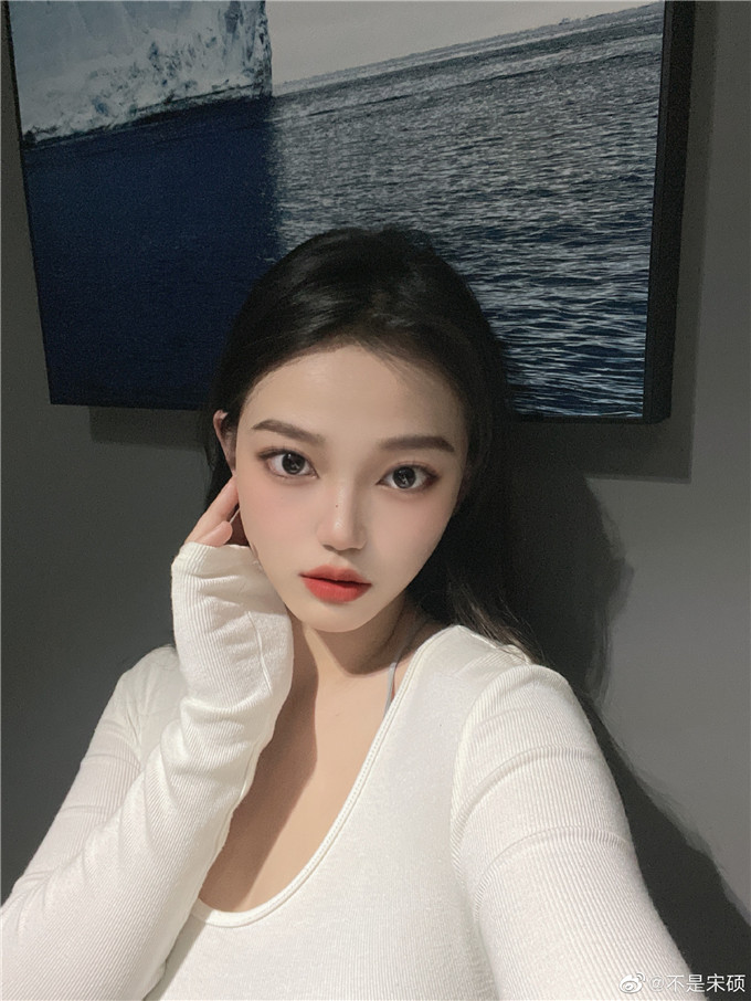 健身美女博主“不是宋硕” 你觉得怎么样(图2)