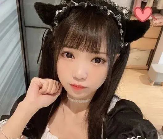 网红咬人猫直播翻车 咬人猫多少岁了(图2)