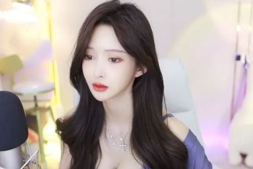 王羽杉近况 掀起裙子硬怼超管(图1)