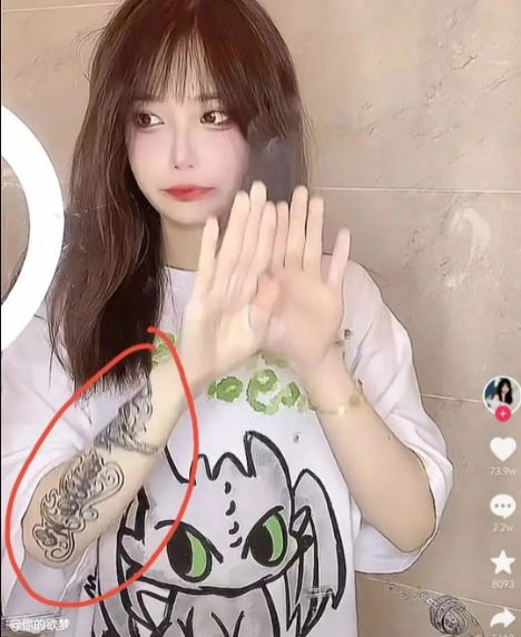 JK女神你的欲梦是什么瓜 她的手臂纹身是什么(图3)