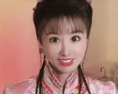 网红小林心如直播忘记开滤镜 夏紫薇原来长这样(图1)
