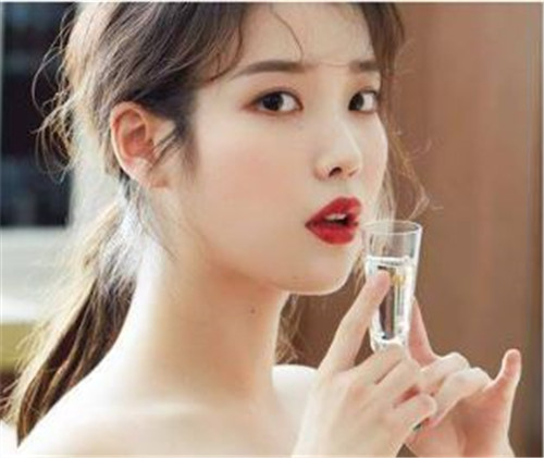 李知恩的个人资料 和她最惊艳的照片(图1)