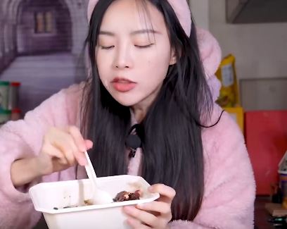吃播小贝饿了是不是真吃 小贝饿了会催吐吗(图3)