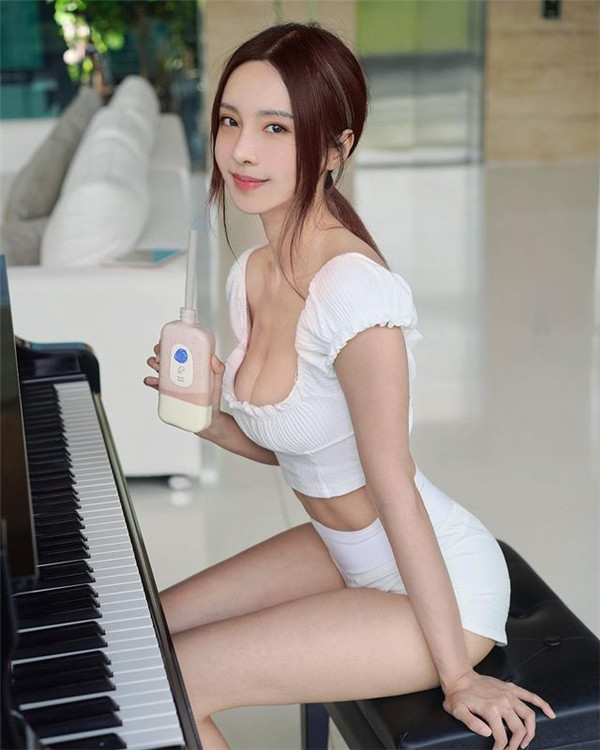 马来西亚钢琴女网红李元玲新图更新(图7)