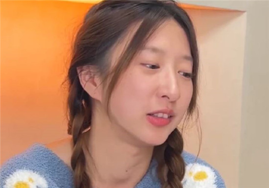 网红周小磕老公出轨约400名女子 现已离婚(图1)