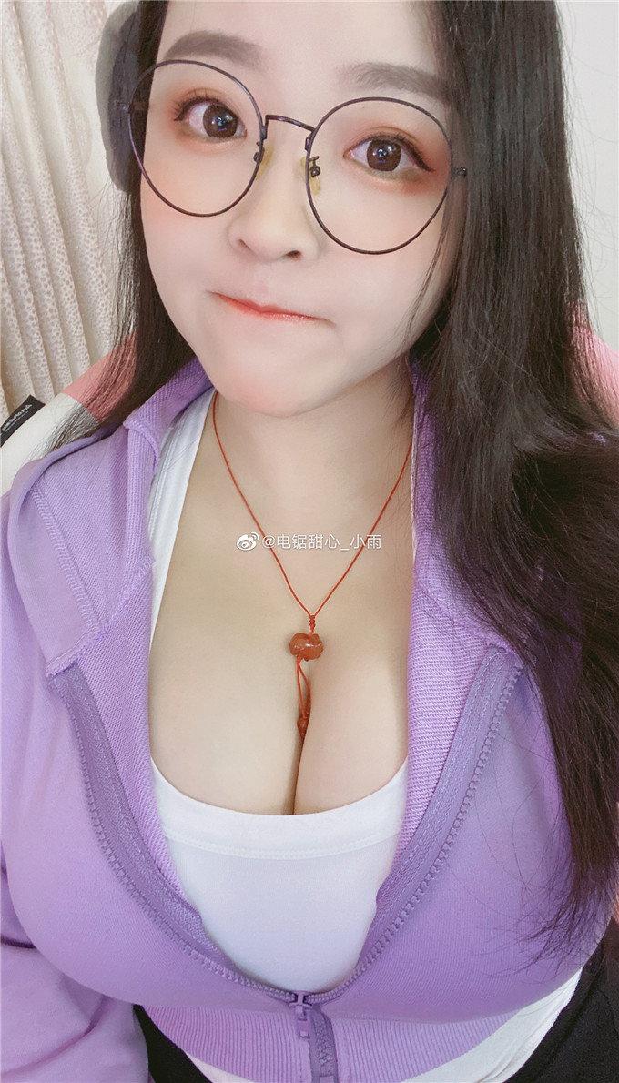电锯甜心小雨现在还直播吗 她吸引人的地方在哪(图2)