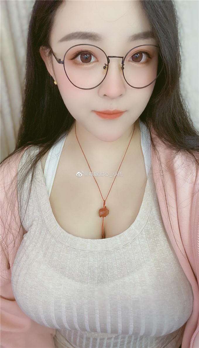 电锯甜心小雨现在还直播吗 她吸引人的地方在哪(图3)