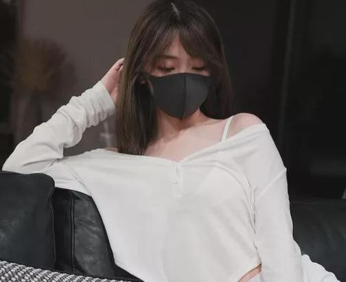 玩偶姐姐hkdoll也带货 她穿的同款有人会买吗(图1)