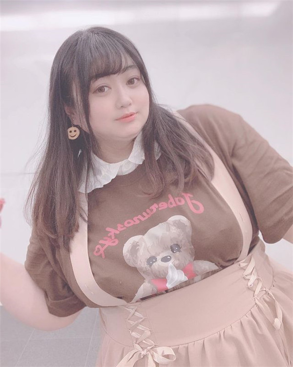 神似桥本环奈的网红 你们看看有几分像(图3)
