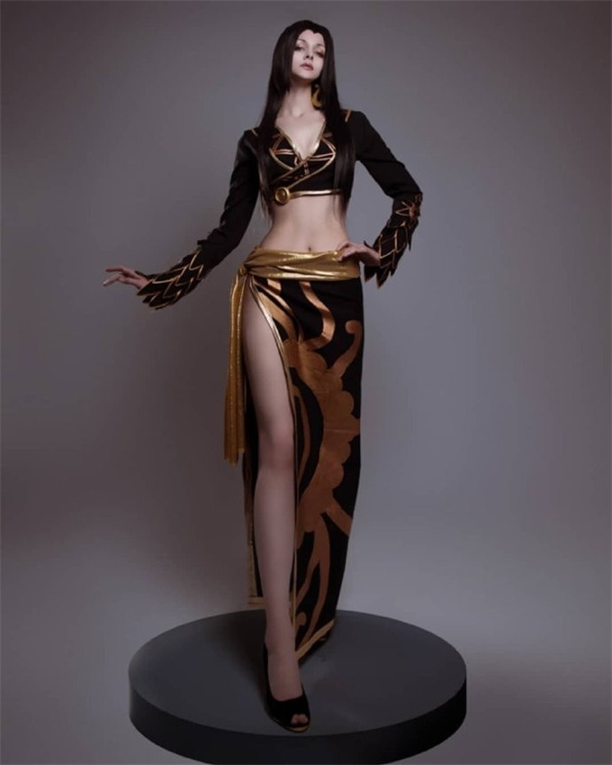 俄罗斯将近2米的COSER 扮演《海贼王》女帝会是什么效果(图5)