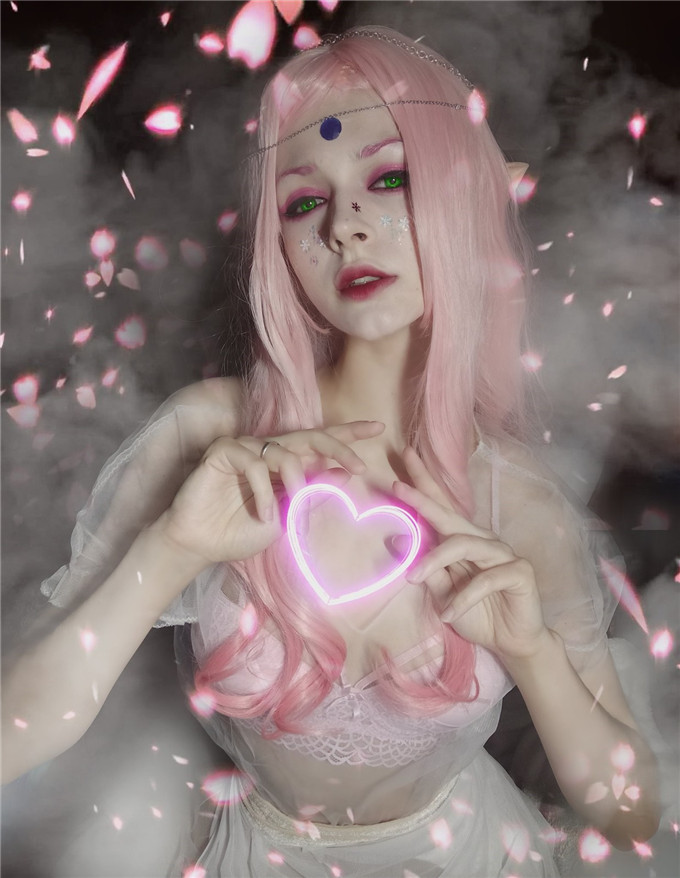 俄罗斯将近2米的COSER 扮演《海贼王》女帝会是什么效果(图6)