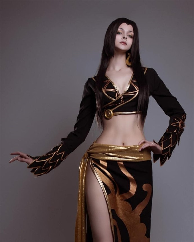 俄罗斯将近2米的COSER 扮演《海贼王》女帝会是什么效果(图9)