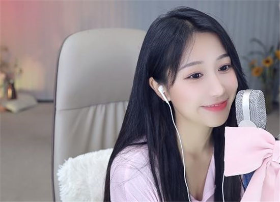 小深深儿B站开播首秀 舞蹈还是很专业的(图3)