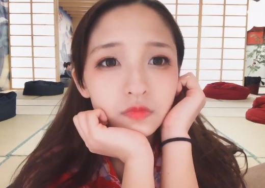 神楽坂真冬是在斗鱼直播的一个二次元萌妹子(图1)