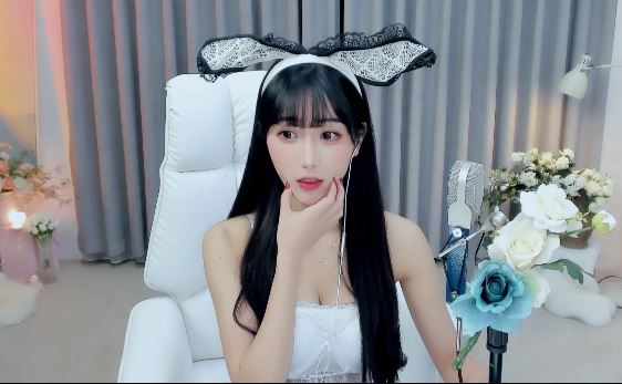 小深深儿不一样的舞蹈主播，没有视频哟(图1)