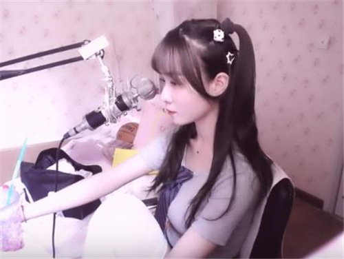 赛高酱和蔡萝莉谁更火，蔡萝莉否认卖图(图1)