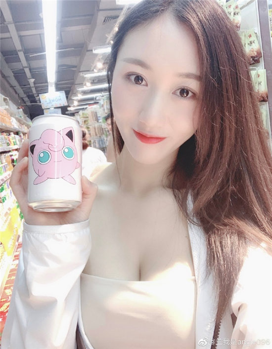 网红妹子斗鱼主播小小玉酱，颜值和身材并存？(图4)